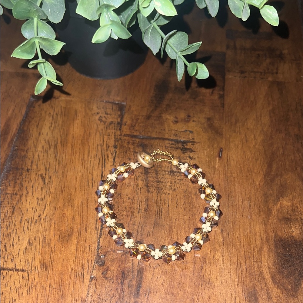 New Elegant Gold and Brown crystal bow Beaded Toggle Bracelet